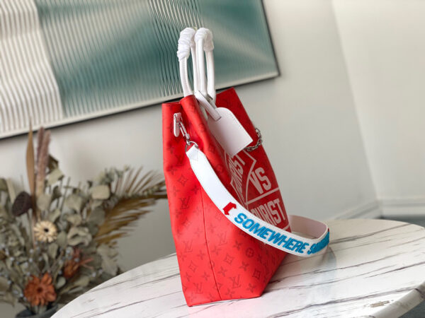 Louis Vuitton Carry It Tote