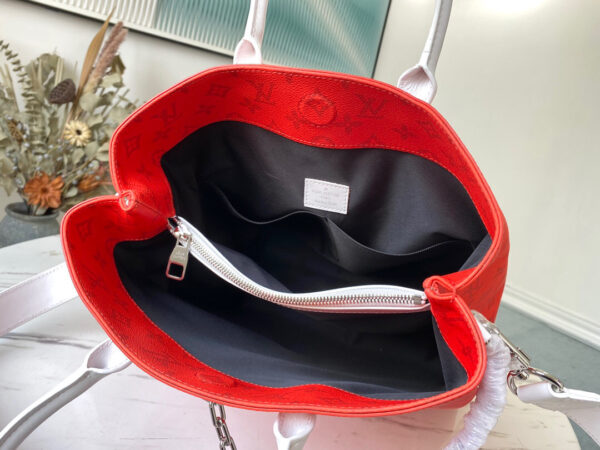 Louis Vuitton Carry It Tote