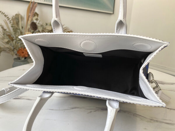 Louis Vuitton Carry It Tote