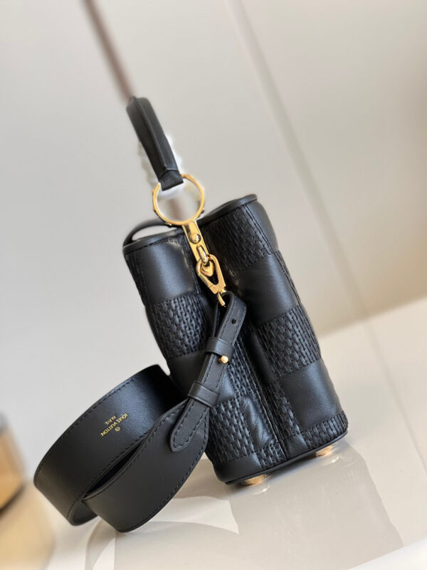 Louis Vuitton Capucines BB