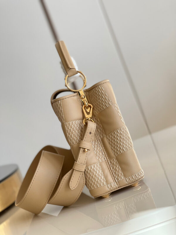 Louis Vuitton Capucines BB