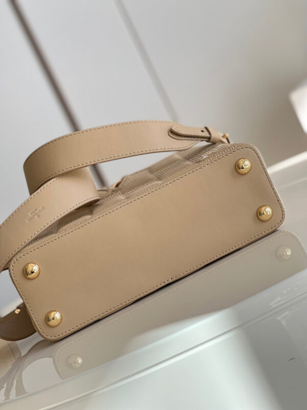 Louis Vuitton Capucines BB