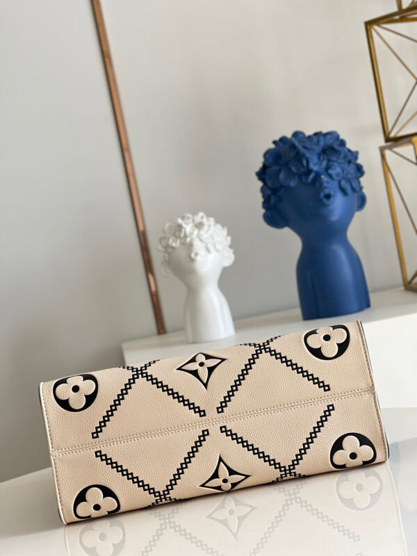 Louis Vuitton OnTheGo MM