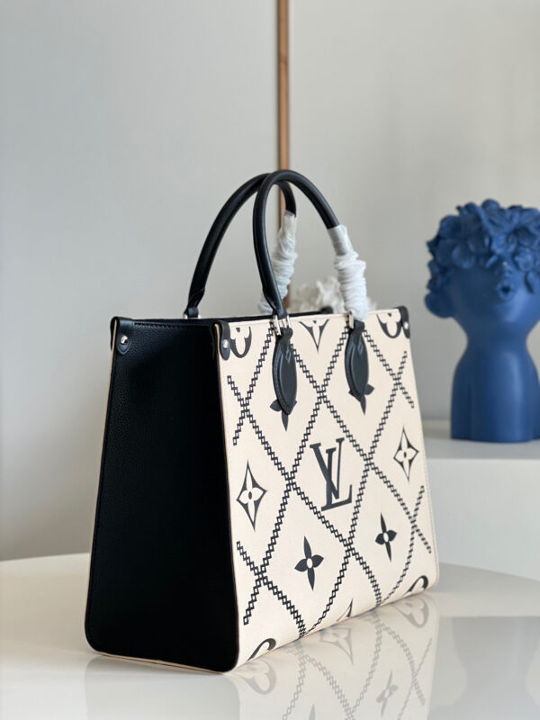 Louis Vuitton OnTheGo MM