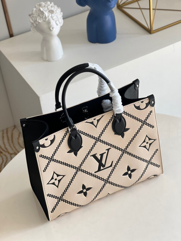 Louis Vuitton OnTheGo MM