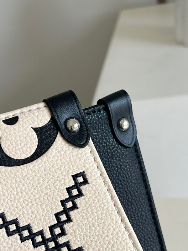 Louis Vuitton OnTheGo MM