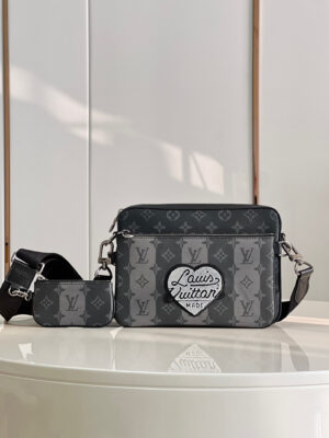 Louis Vuitton Trio Messenger Bag