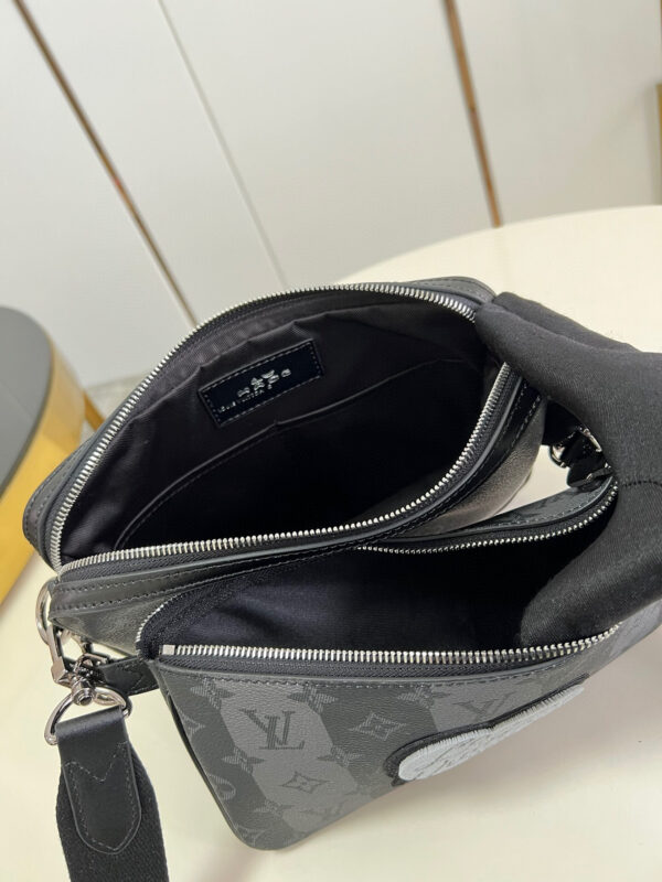 Louis Vuitton Trio Messenger Bag