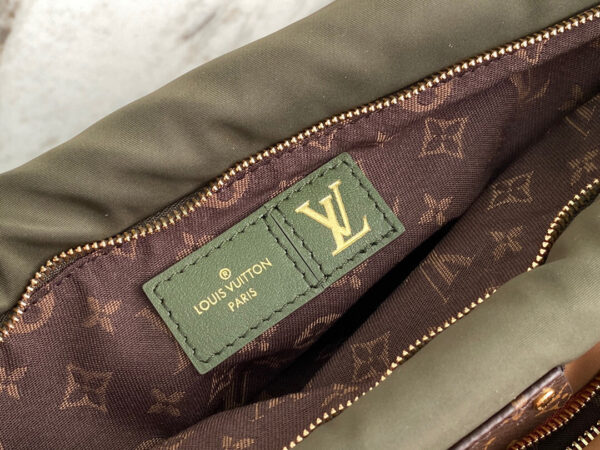 Louis Vuitton Maxi Multi Pochette