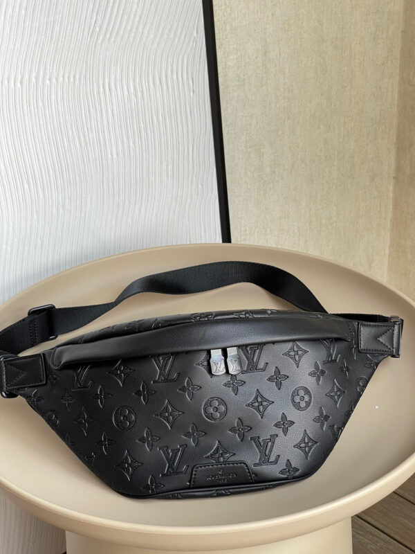 Louis Vuitton Discovery Bumbag PM