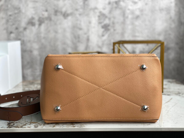 Louis Vuitton Beaubourg Hobo MM
