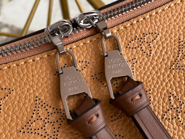 Louis Vuitton Beaubourg Hobo MM
