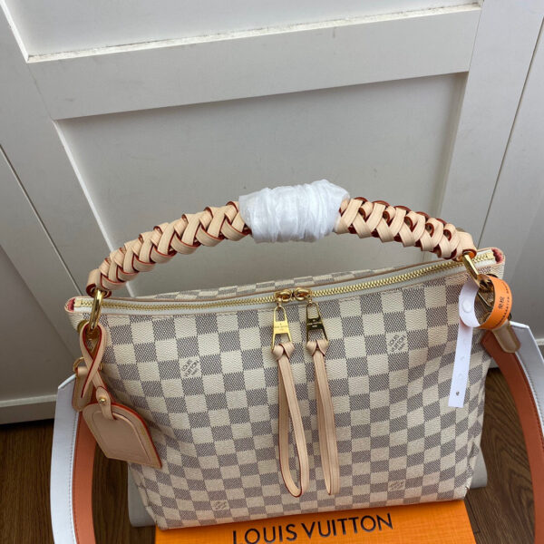 Louis Vuitton Beaubourg Hobo