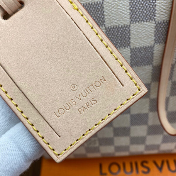 Louis Vuitton Beaubourg Hobo