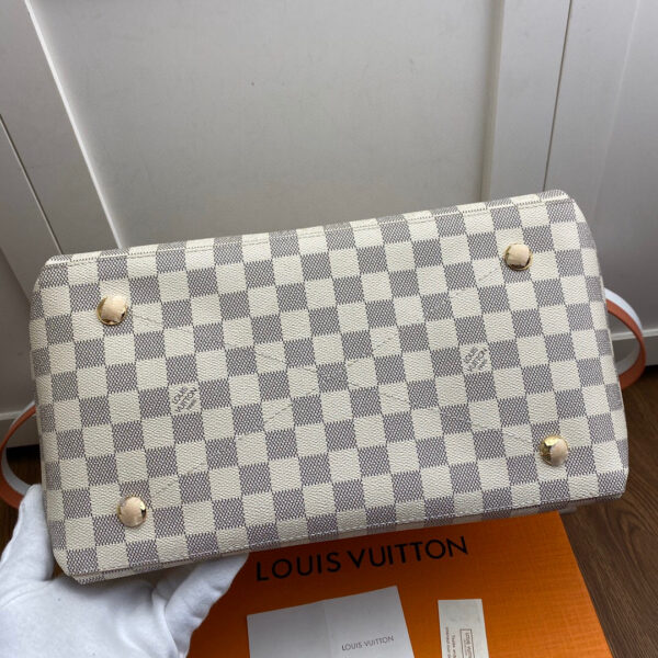 Louis Vuitton Beaubourg Hobo