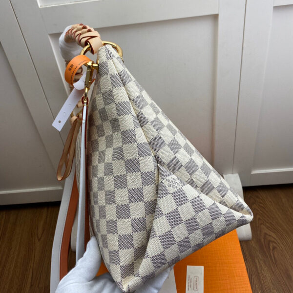 Louis Vuitton Beaubourg Hobo