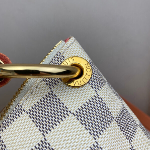Louis Vuitton Beaubourg Hobo