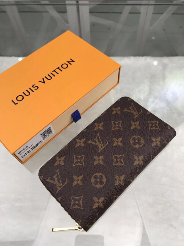 Louis Vuitton Zippy Wallet