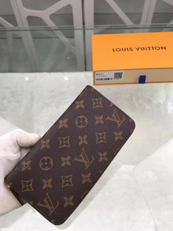 Louis Vuitton Zippy Wallet
