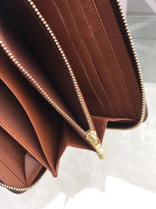 Louis Vuitton Zippy Wallet