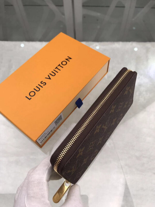Louis Vuitton Zippy Wallet