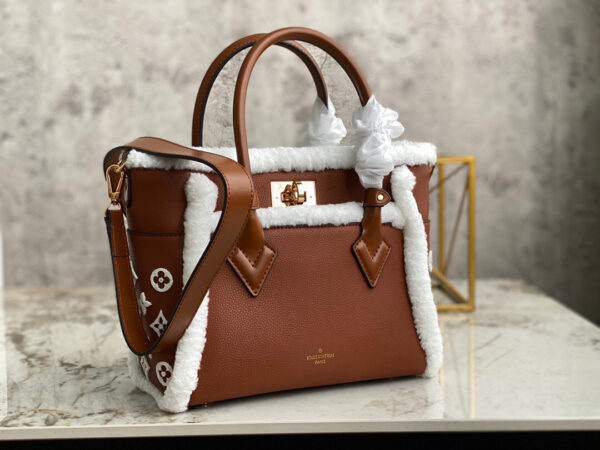 Louis Vuitton On My Side