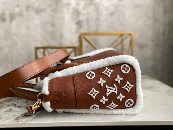 Louis Vuitton On My Side