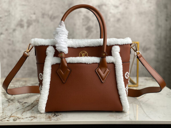 Louis Vuitton On My Side