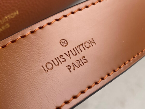 Louis Vuitton On My Side