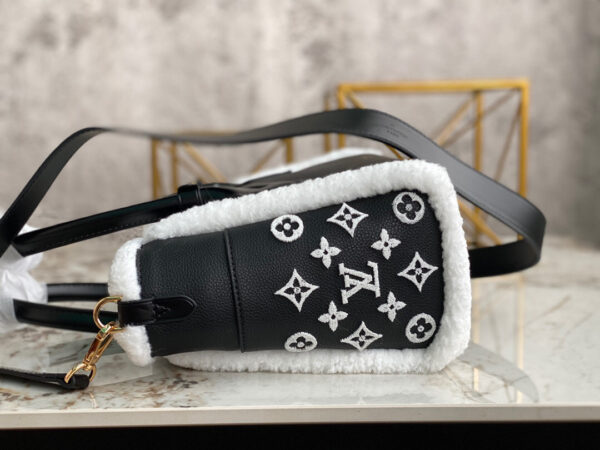 Louis Vuitton On My Side