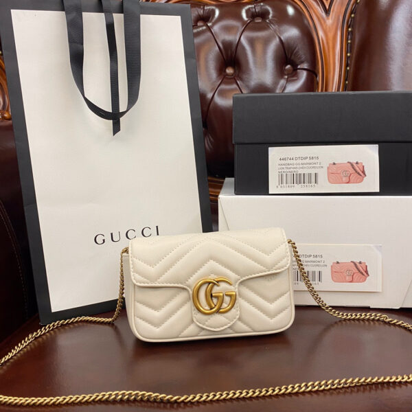Gucci GG Marmont super mini bag