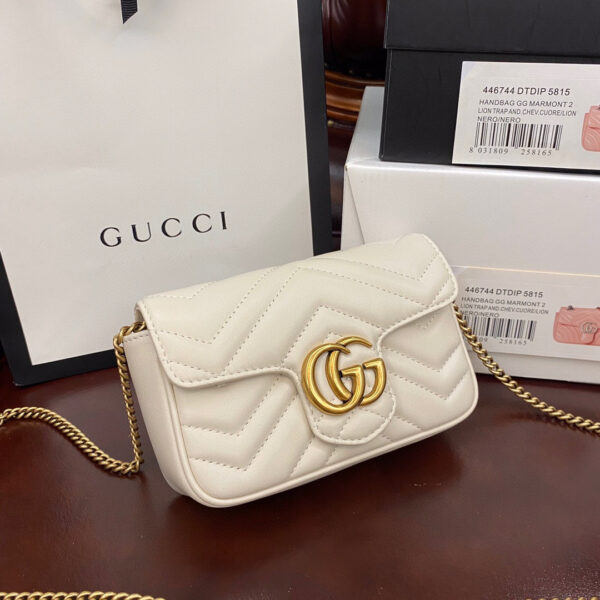 Gucci GG Marmont super mini bag
