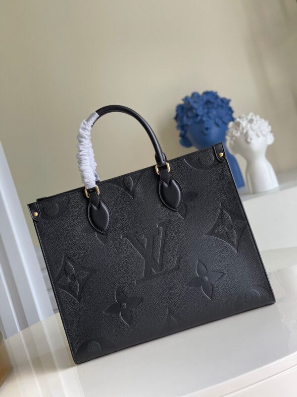 Louis Vuitton OnTheGo MM