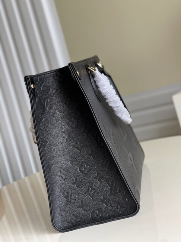 Louis Vuitton OnTheGo MM