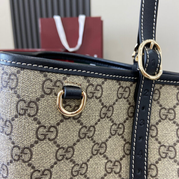 Gucci GG Emblem medium tote bag