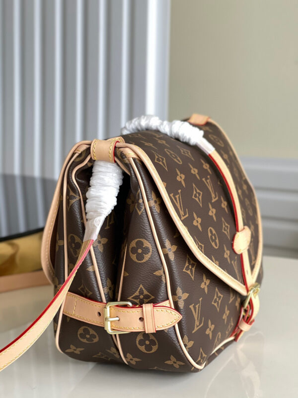 Louis Vuitton Saumur