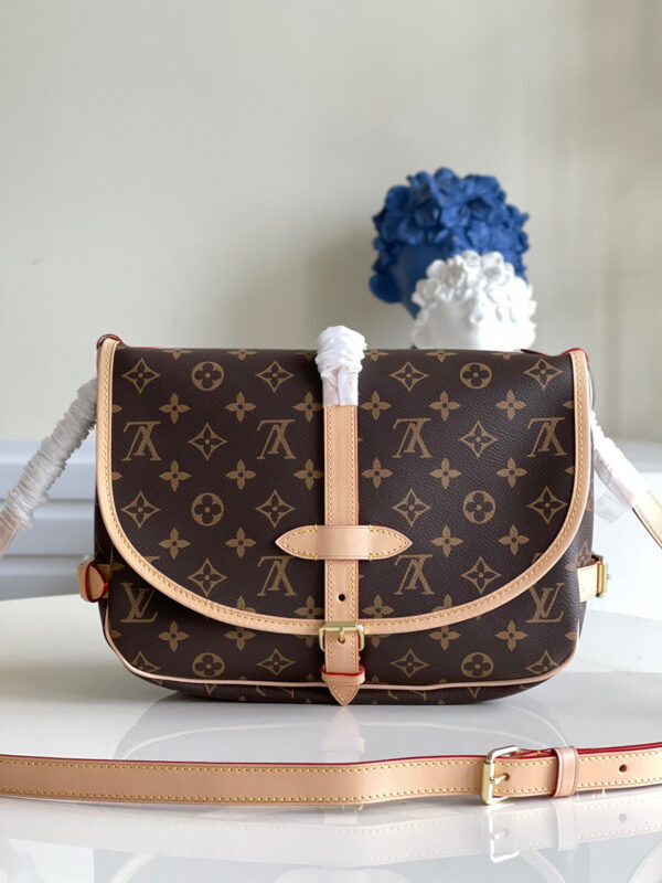 Louis Vuitton Saumur