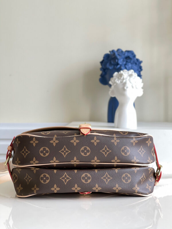 Louis Vuitton Saumur