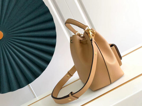 Louis Vuitton Lockme Bucket