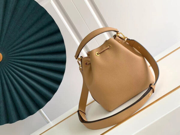Louis Vuitton Lockme Bucket