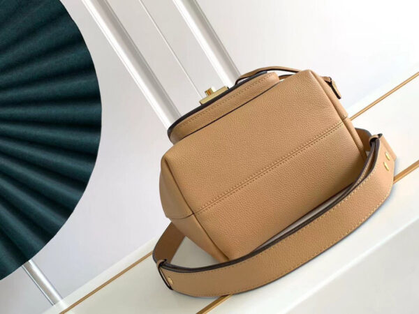Louis Vuitton Lockme Bucket