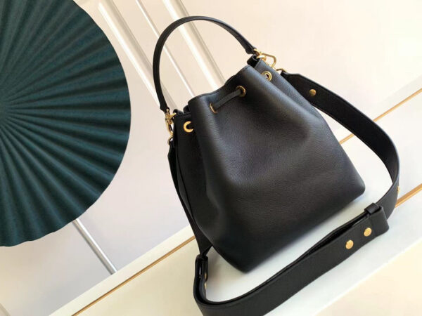 Louis Vuitton Lockme Bucket