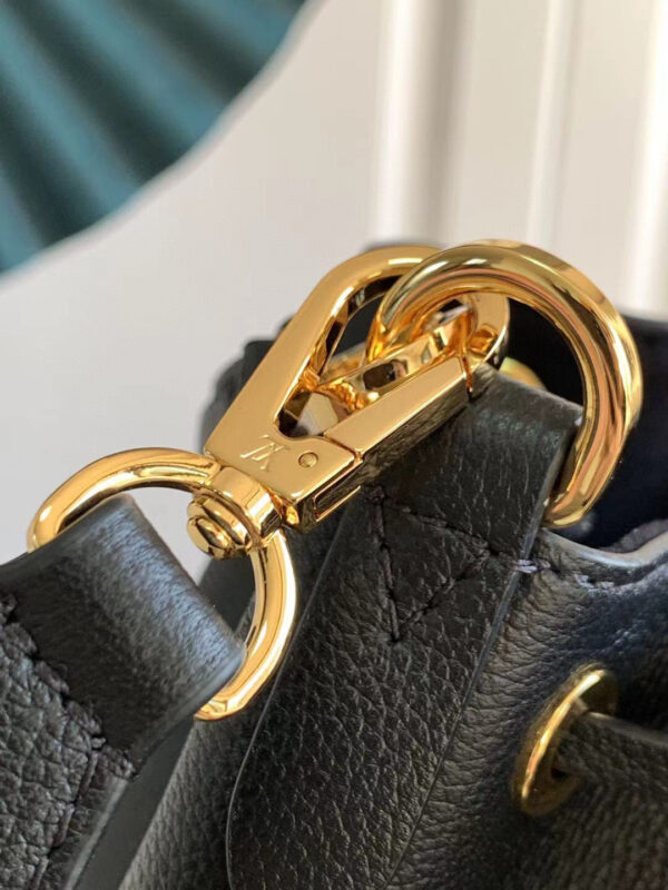 Louis Vuitton Lockme Bucket