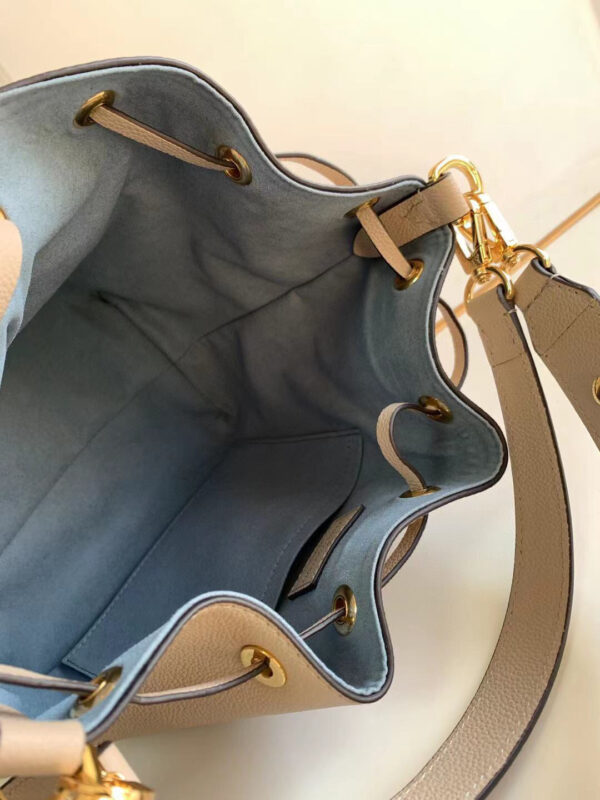 Louis Vuitton Lockme Bucket