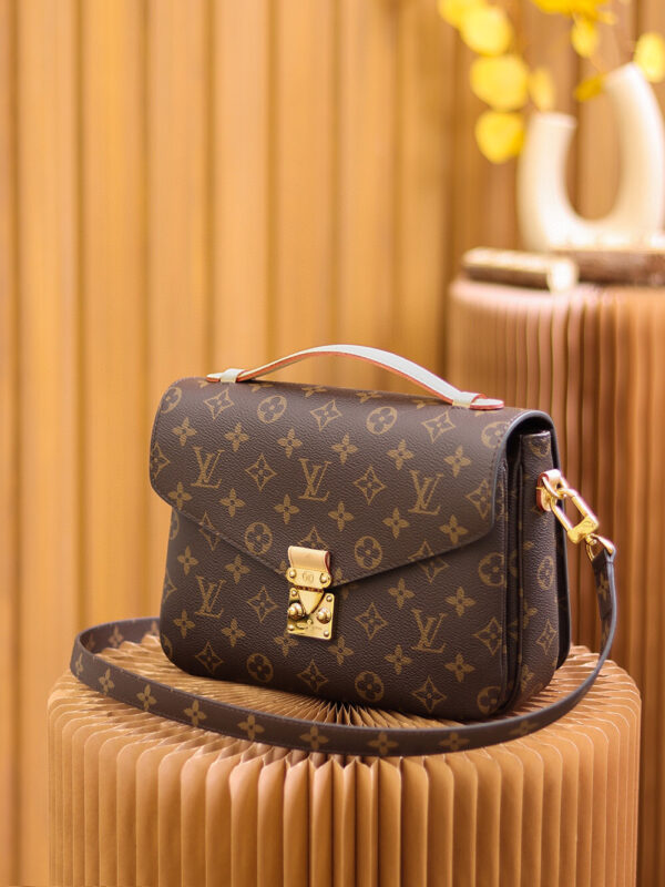 Louis Vuitton Pochette Metis