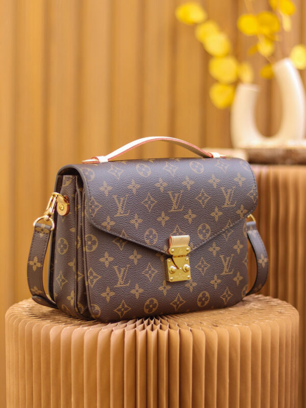 Louis Vuitton Pochette Metis