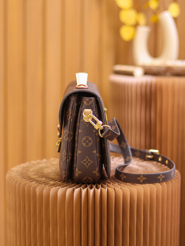 Louis Vuitton Pochette Metis