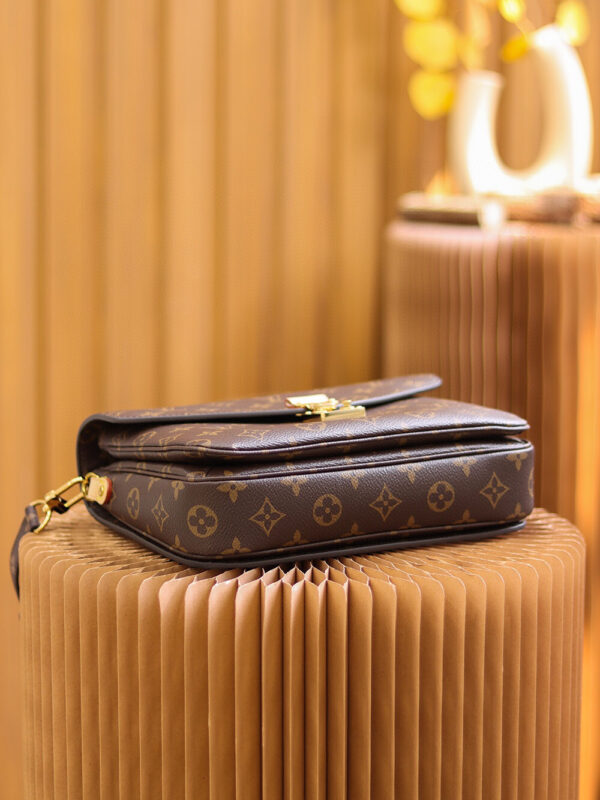 Louis Vuitton Pochette Metis