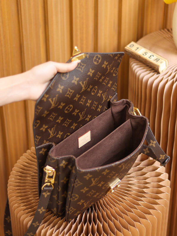 Louis Vuitton Pochette Metis
