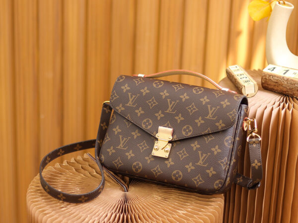 Louis Vuitton Pochette Metis